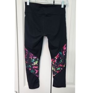 FABLETICS | Women's Size Small Black Crop Capri Active Leggings Geometric Mesh
